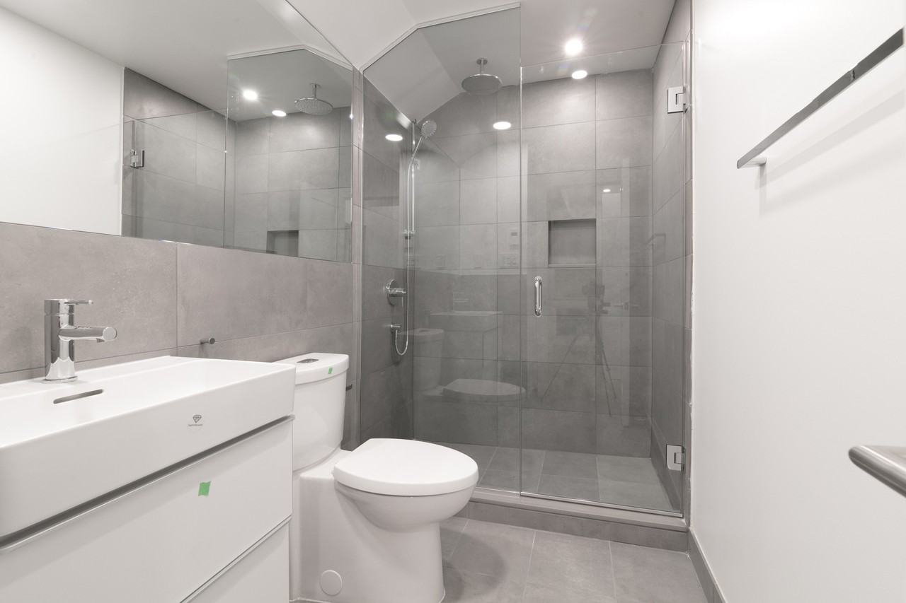 5530 Cote Saint-Luc Road - Photo 5 of 50