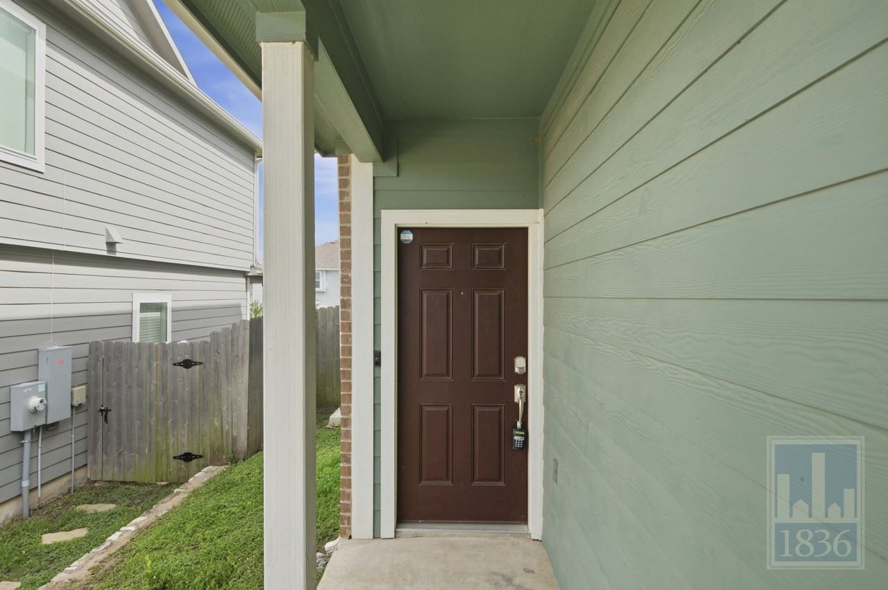 15213 Spruce Frost Cv #A - Photo 3 of 33