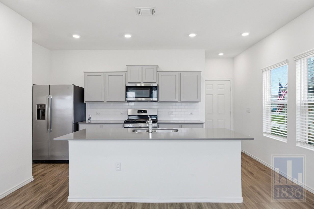 15213 Spruce Frost Cv #A - Photo 5 of 33