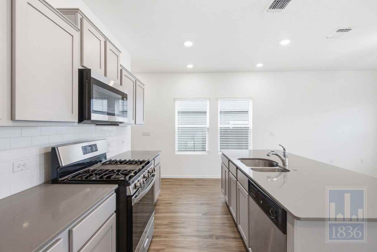 15213 Spruce Frost Cv #A - Photo 6 of 33