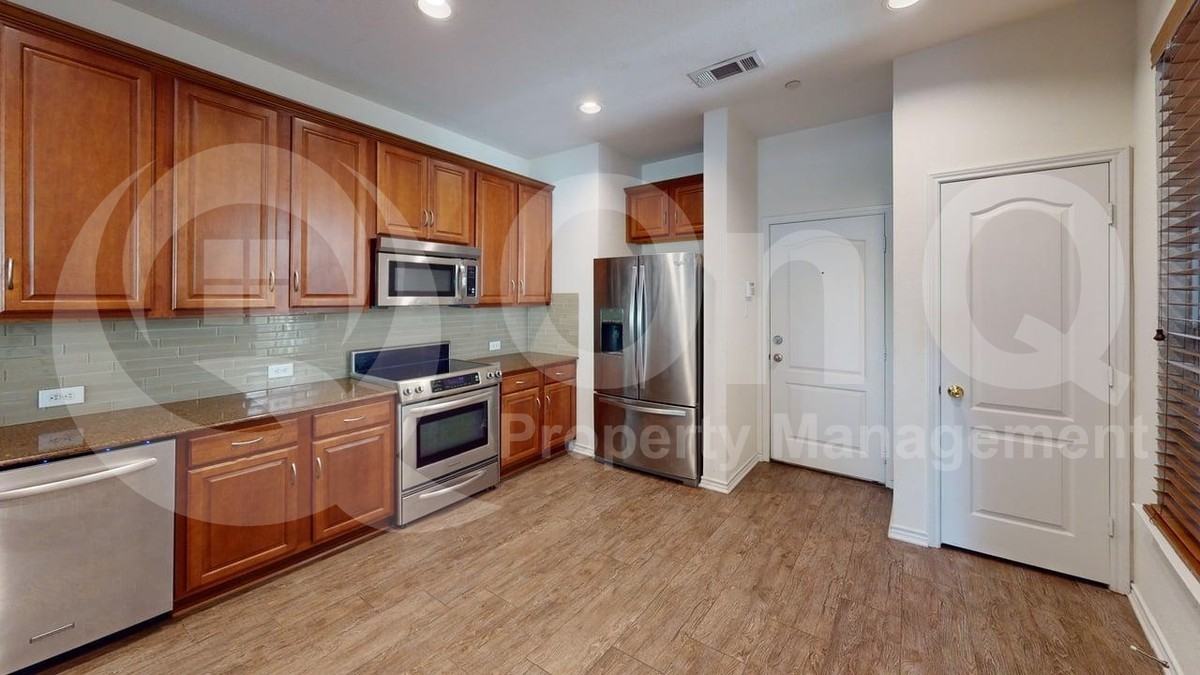 5912 Clearwater Dr - Photo 6 of 23