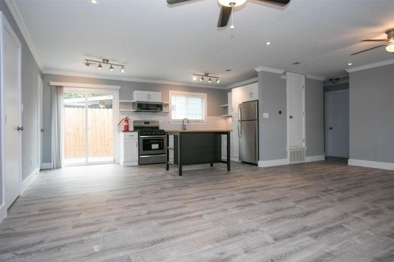 1103 Booker Ave #B - Photo 4 of 48