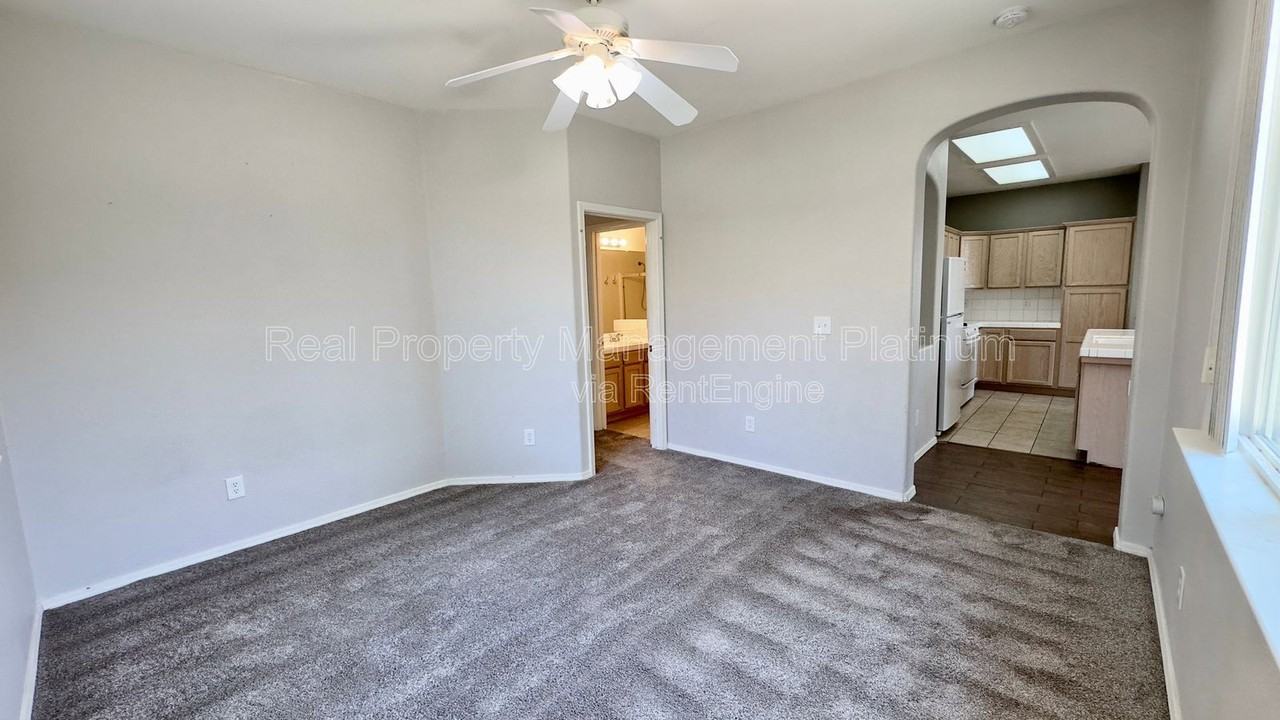 643 W Casanova Ln - Photo 5 of 16