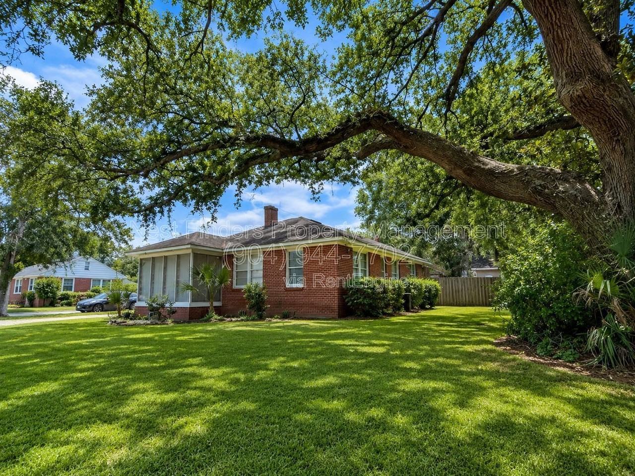 1230 Lechlade St - Photo 3 of 29