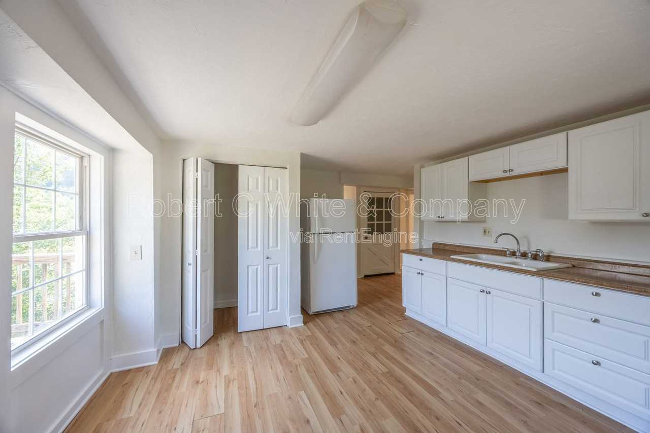 202 Main St #C - Photo 6 of 22