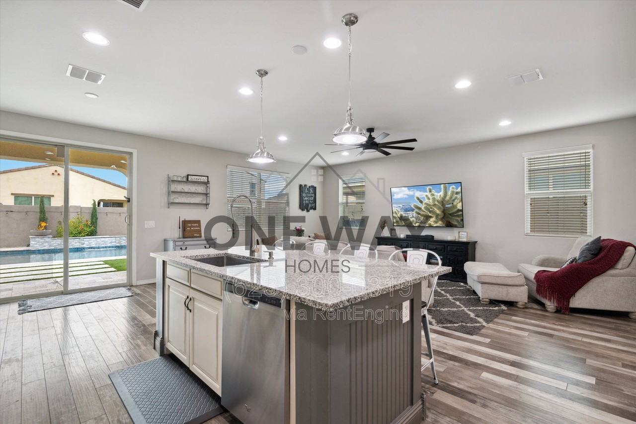 5246 S Locke - Photo 4 of 30