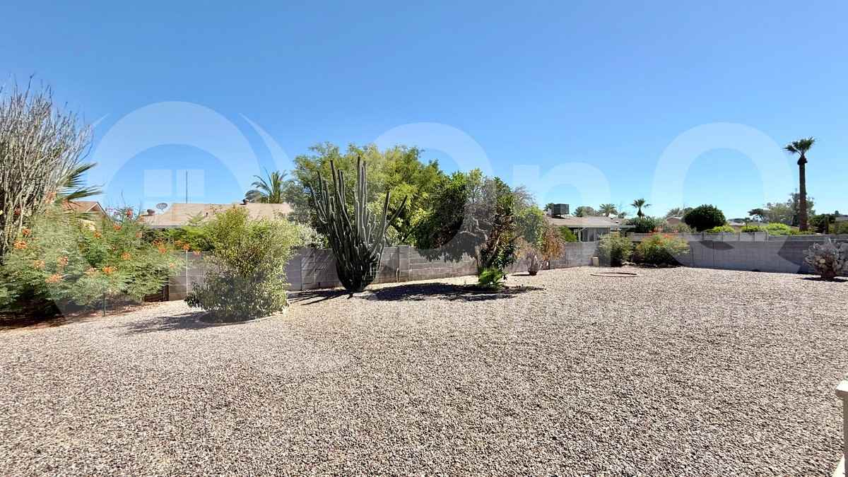 11038 W Cheryl Dr - Photo 3 of 16