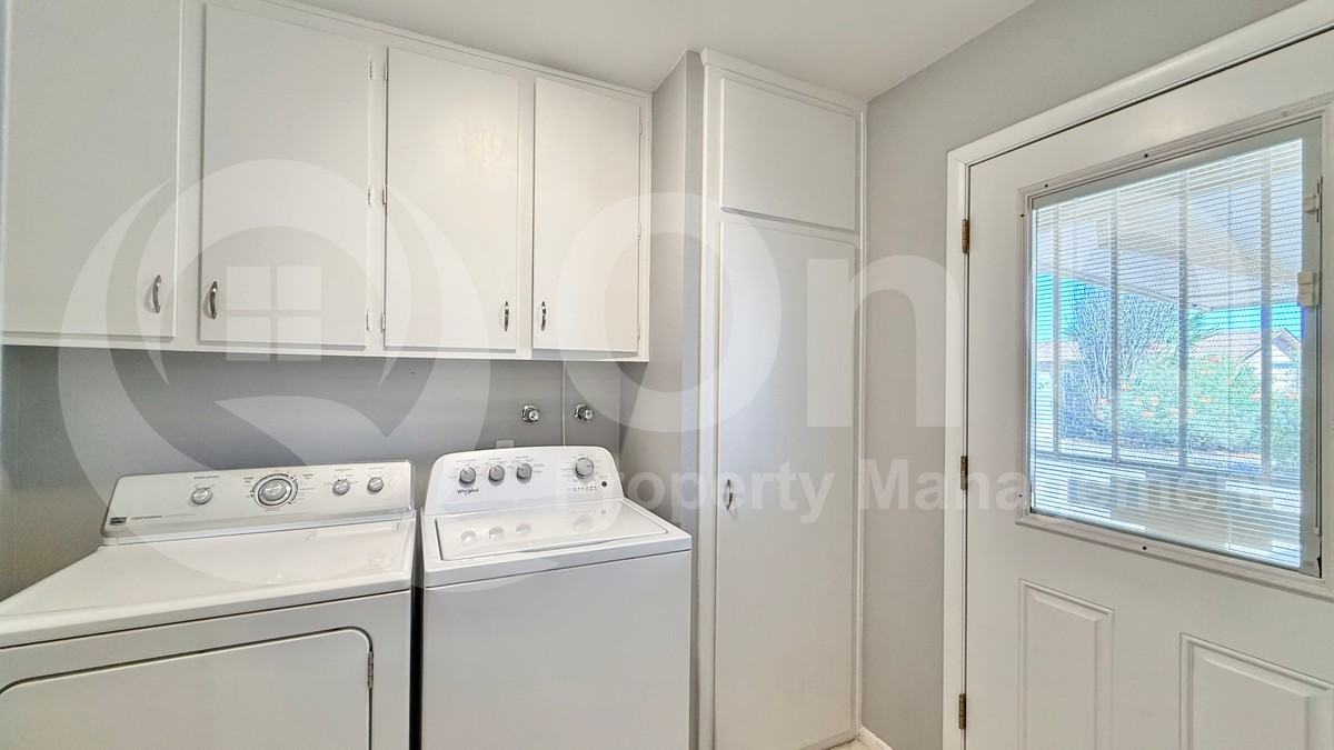 11038 W Cheryl Dr - Photo 7 of 16