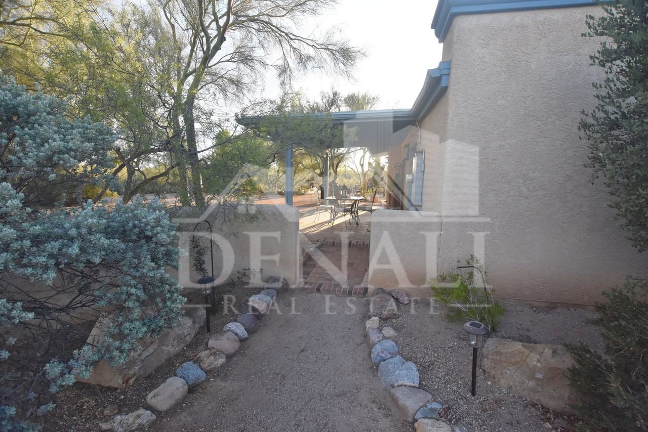 3040 S Donald Ave - Photo 2 of 13