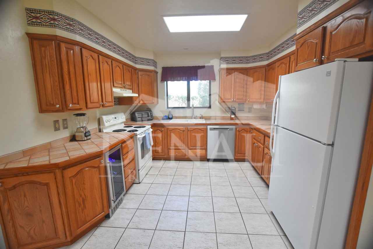 3040 S Donald Ave - Photo 3 of 13