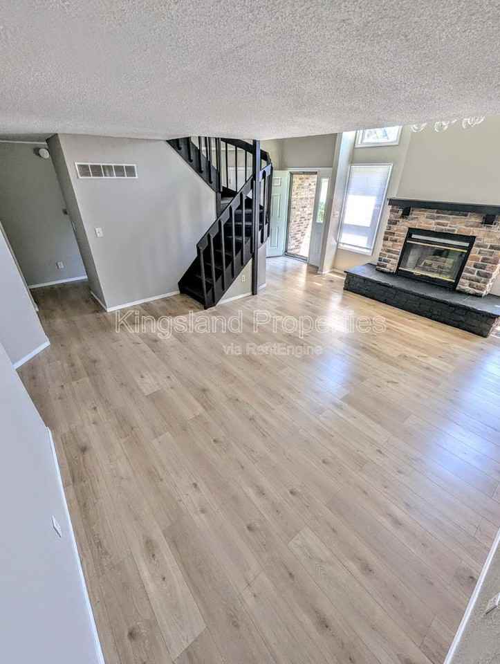 2217 Wendy Way Dr - Photo 2 of 19
