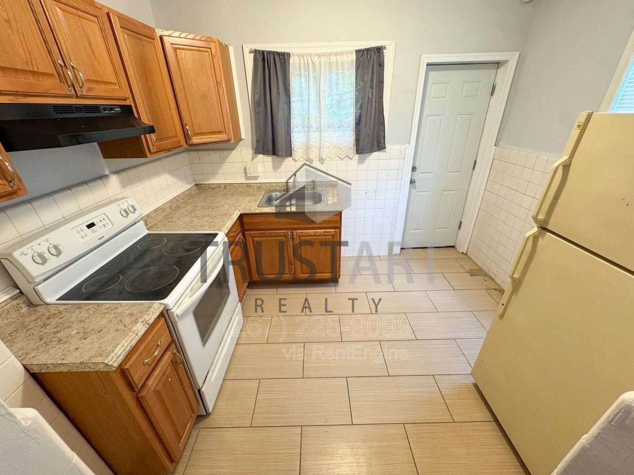 2446 N 33rd St #1 - Photo 3 of 15