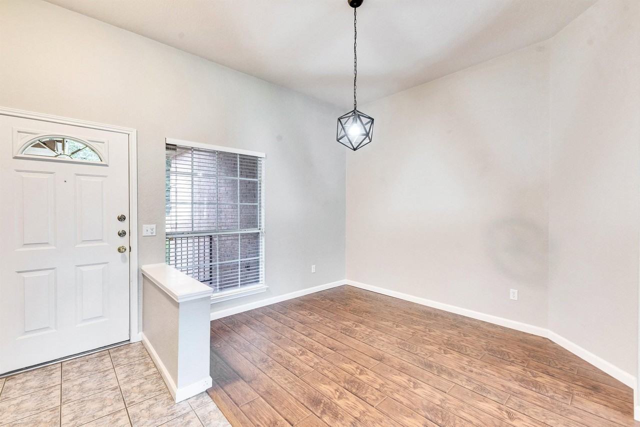 6412 Convict Hill Rd - Photo 3 of 50