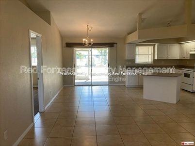 1823 Nw 19th Ave - Photo 4 of 10