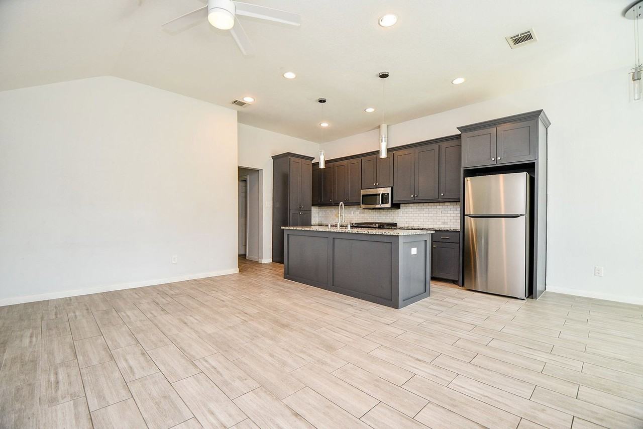 6747 England St #A - Photo 4 of 32