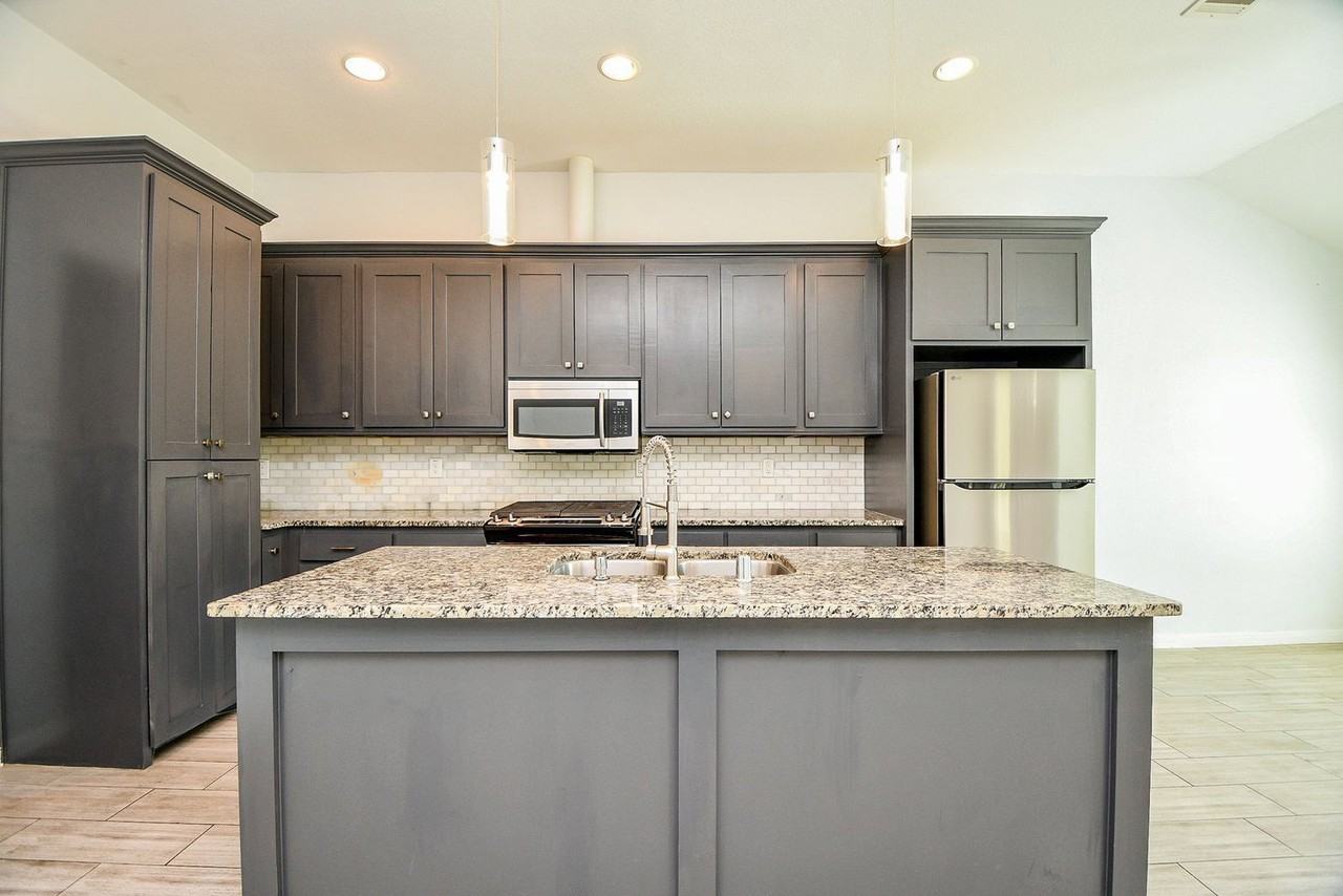 6747 England St #A - Photo 5 of 32