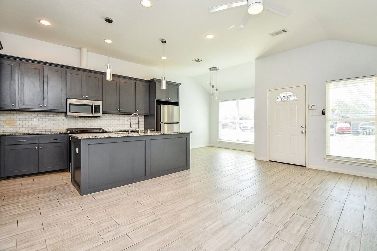 6747 England St #A - Photo 6 of 32