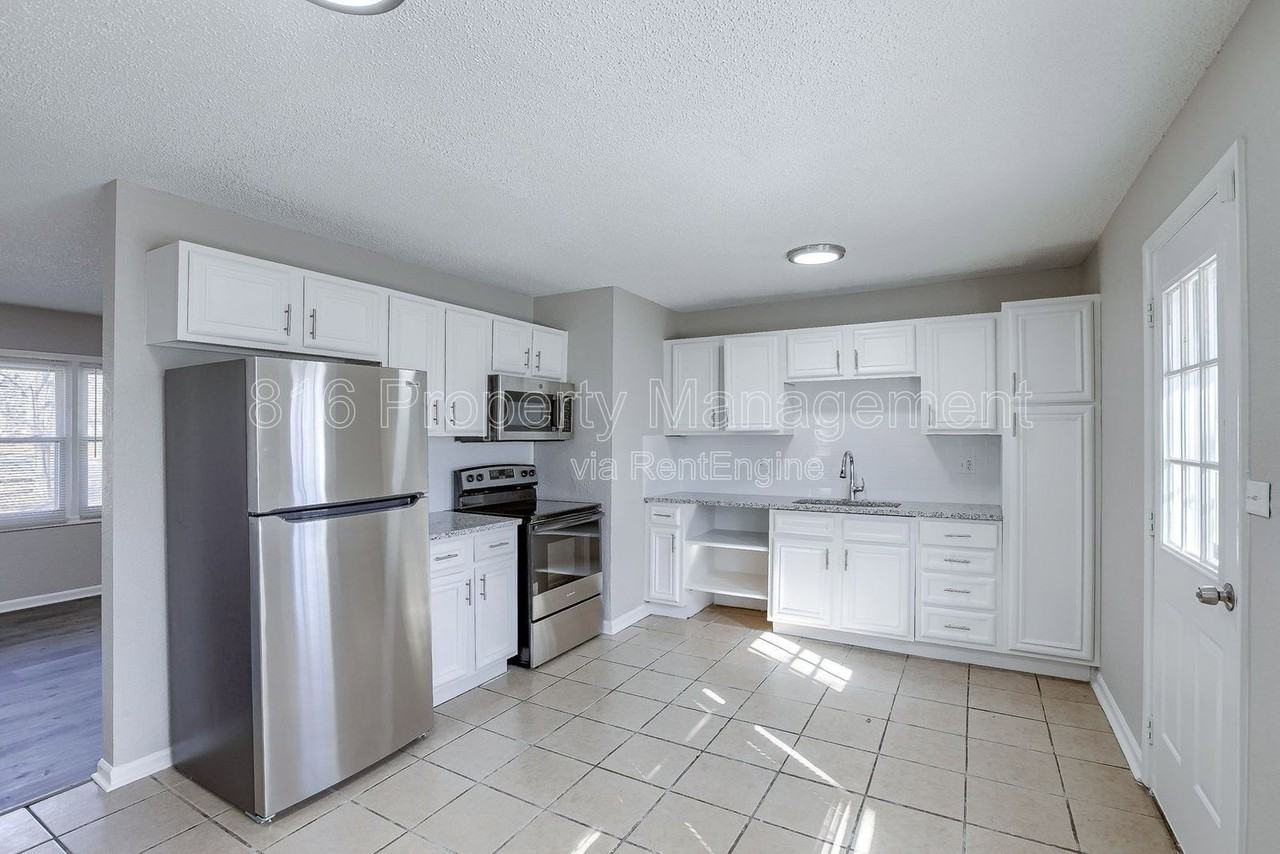11201 Crystal Ave - Photo 3 of 23