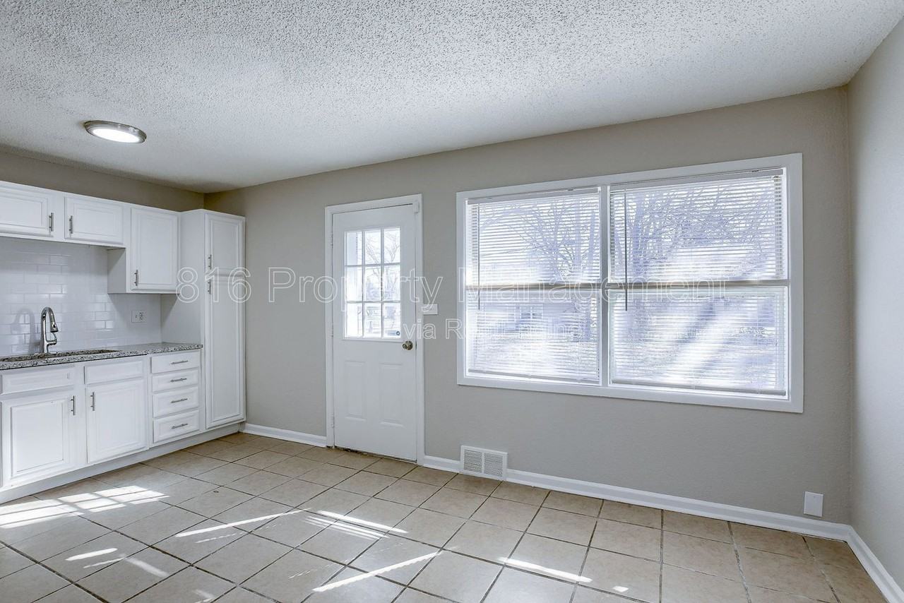 11201 Crystal Ave - Photo 6 of 23