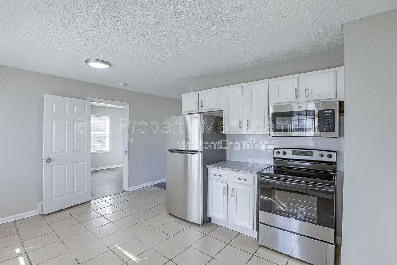 11201 Crystal Ave - Photo 7 of 23