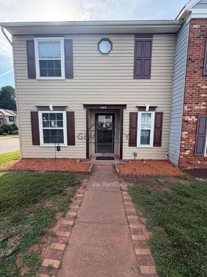 569 Cromwell Ct - Photo 3 of 5