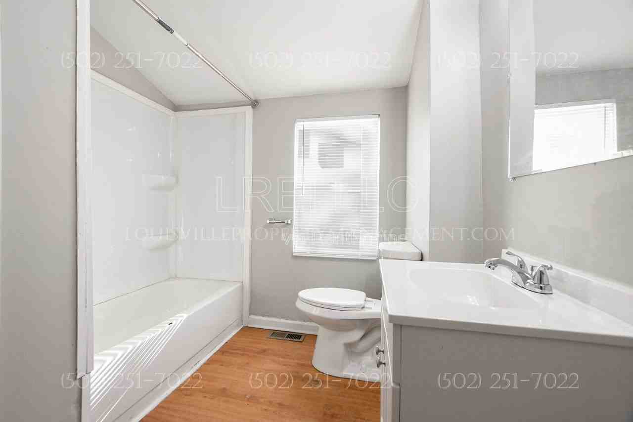 2424 Rowan St - Photo 5 of 13