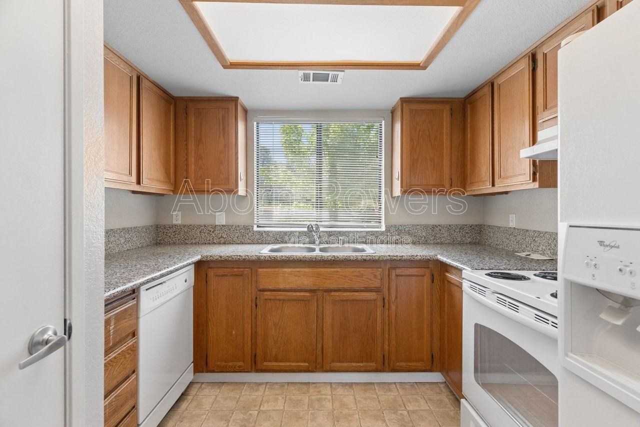 3180 Country Club Dr #3B - Photo 5 of 16