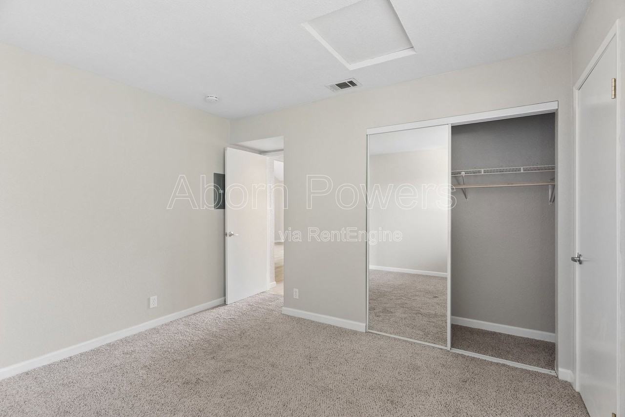 3180 Country Club Dr #3B - Photo 7 of 16