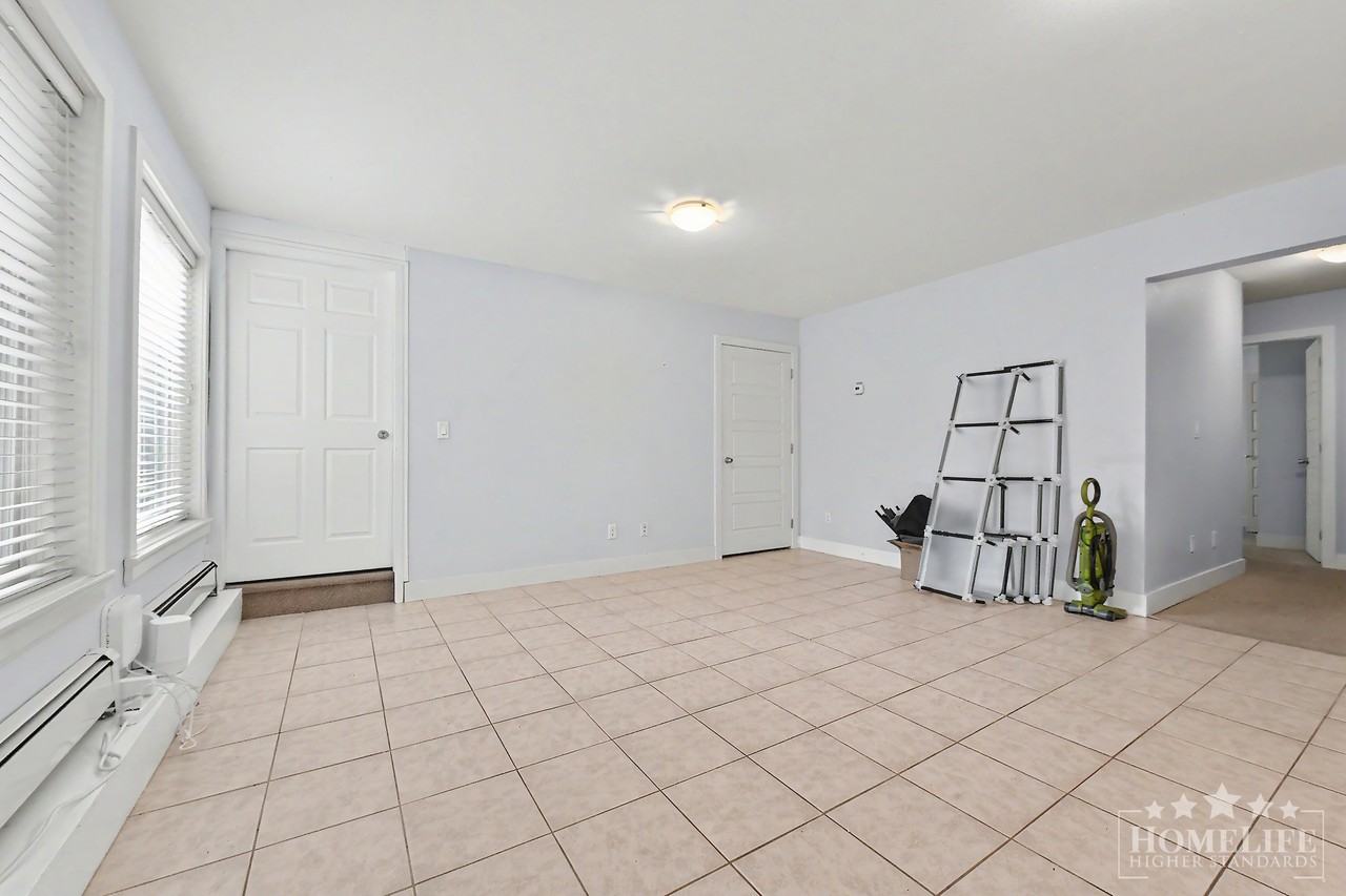 6125 148 St - Photo 4 of 10