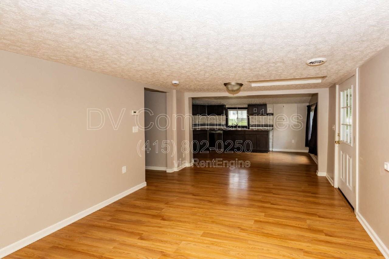 3332 Hiwood Ave - Photo 2 of 13
