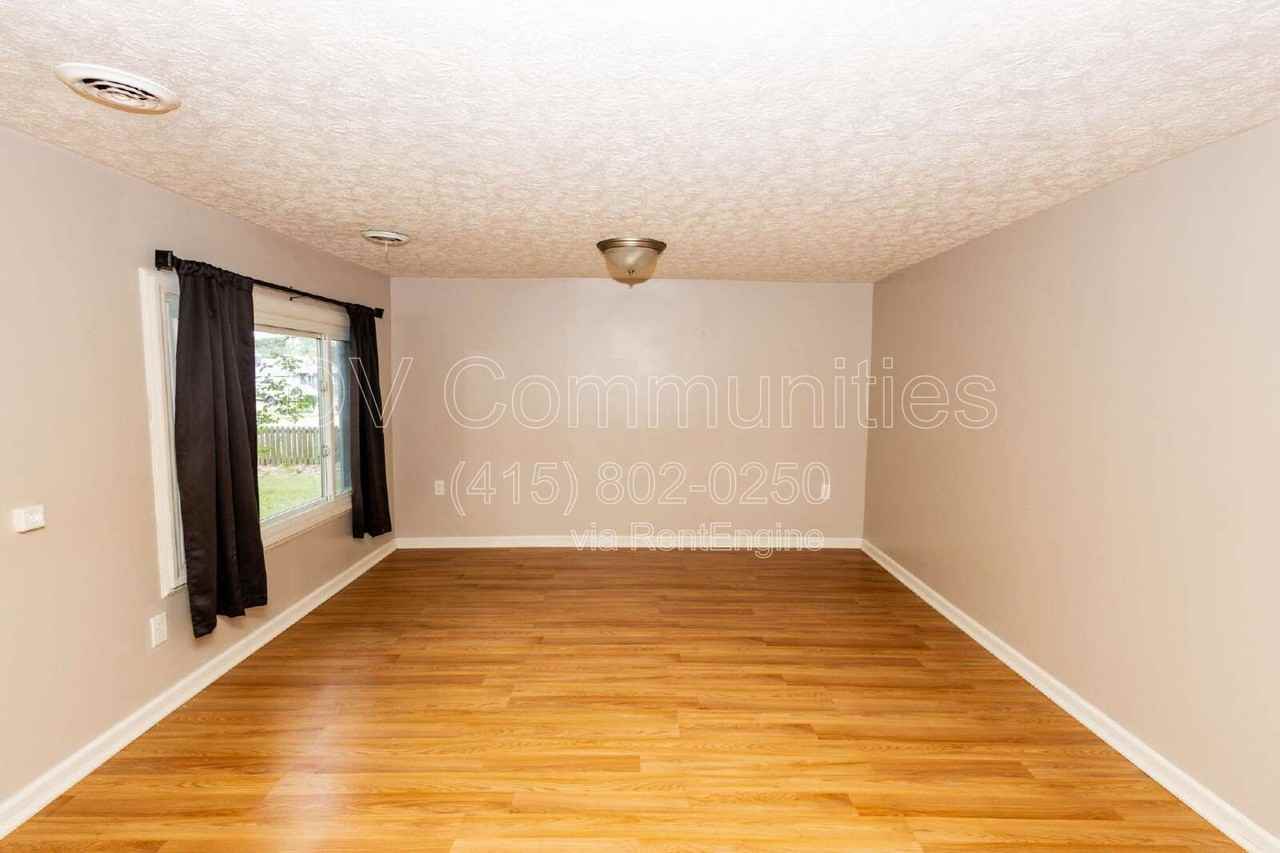 3332 Hiwood Ave - Photo 6 of 13