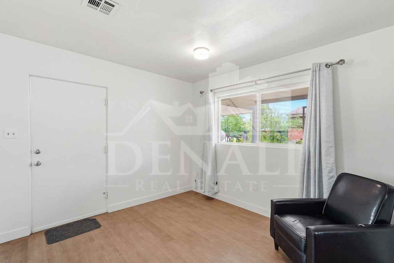 4026 E Alhambra Pl - Photo 7 of 27