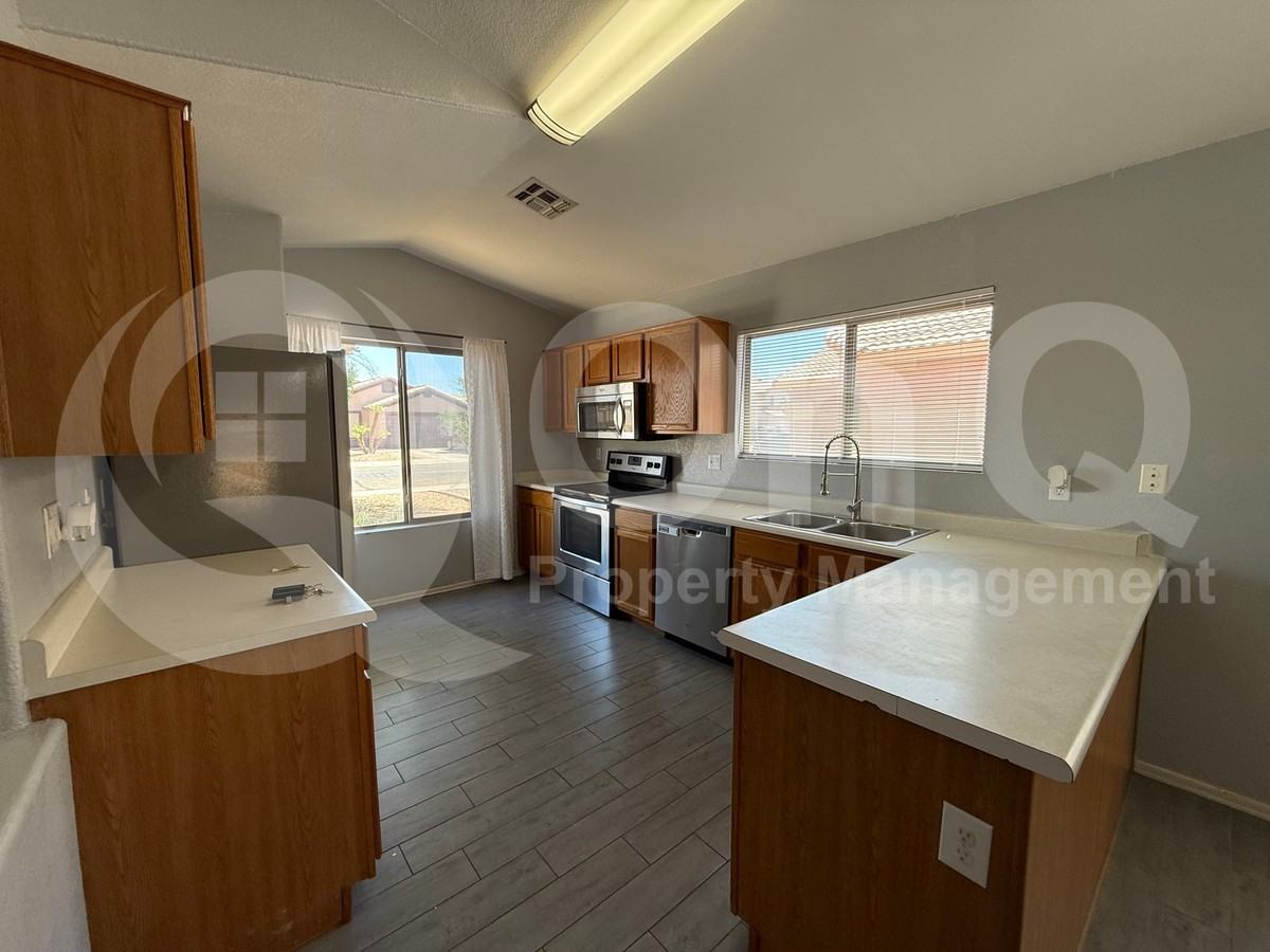 11420 W Sheridan St - Photo 4 of 22
