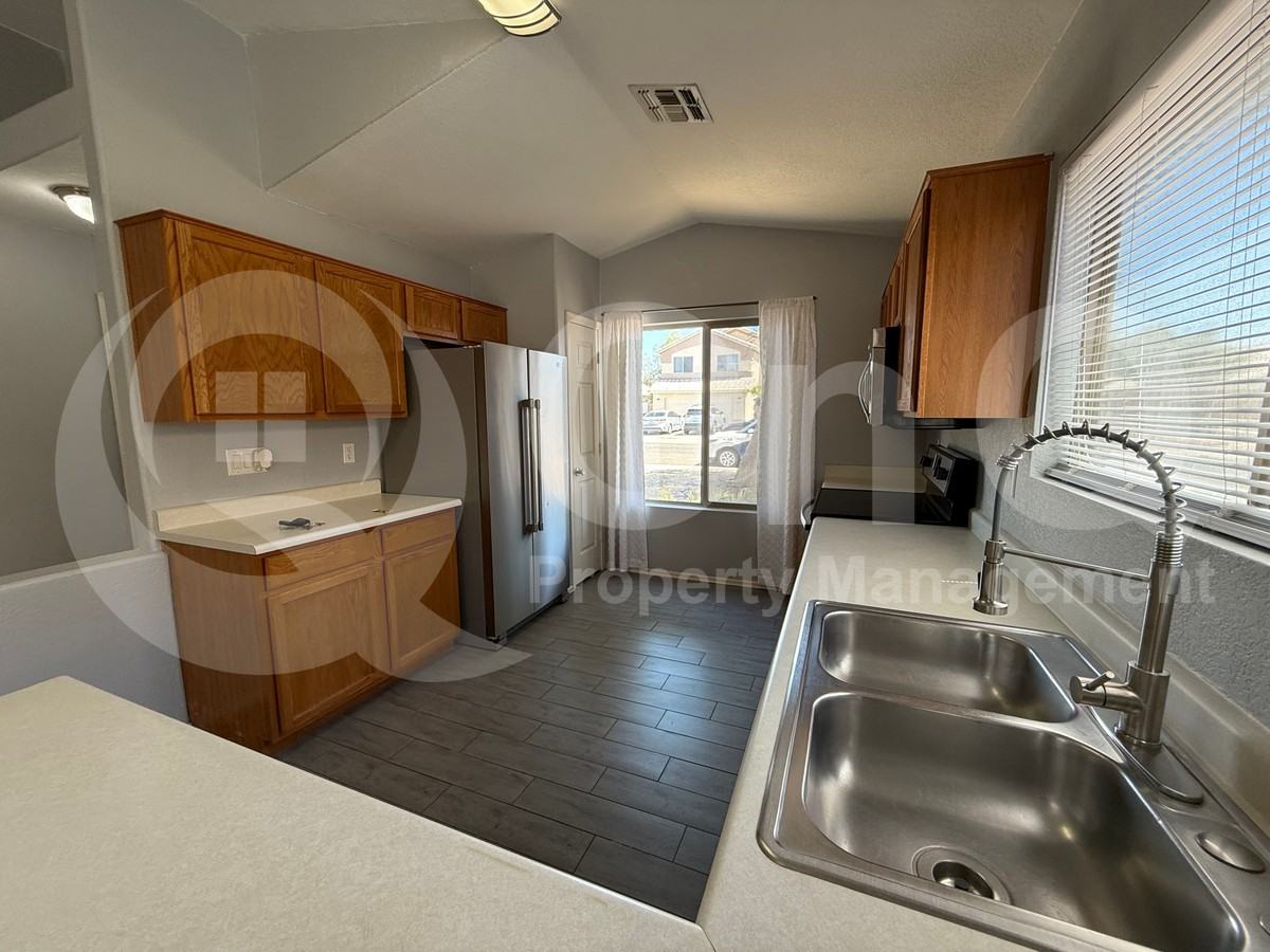 11420 W Sheridan St - Photo 5 of 22