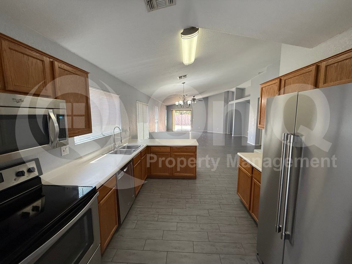 11420 W Sheridan St - Photo 6 of 22