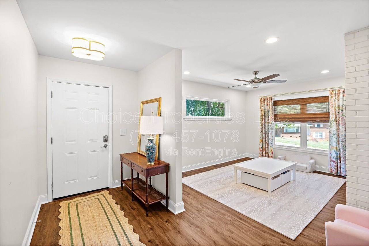 832 Stanfield Dr - Photo 5 of 48