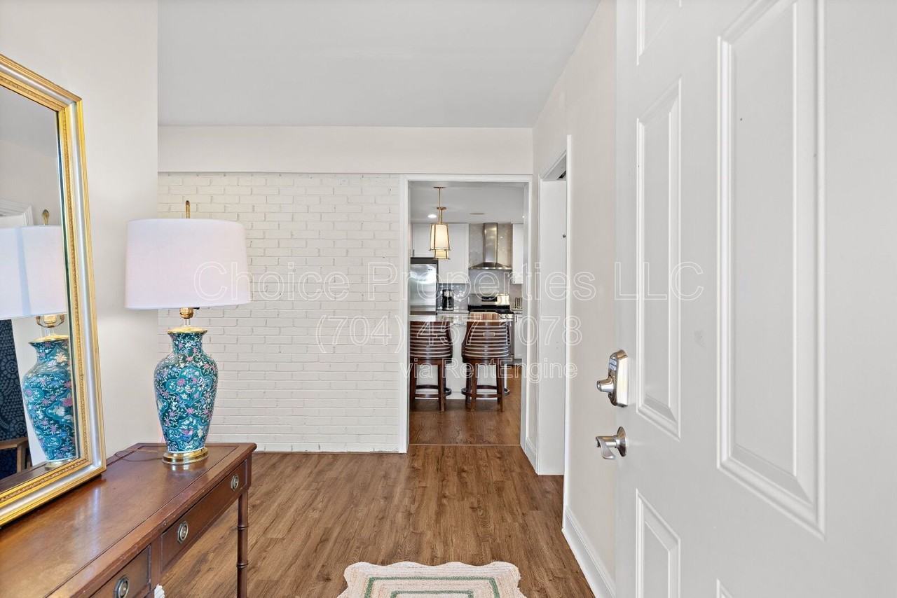 832 Stanfield Dr - Photo 6 of 48