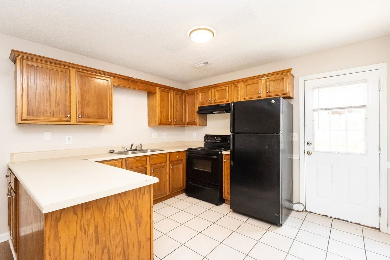 464 Guyler St #466 - Photo 2 of 15