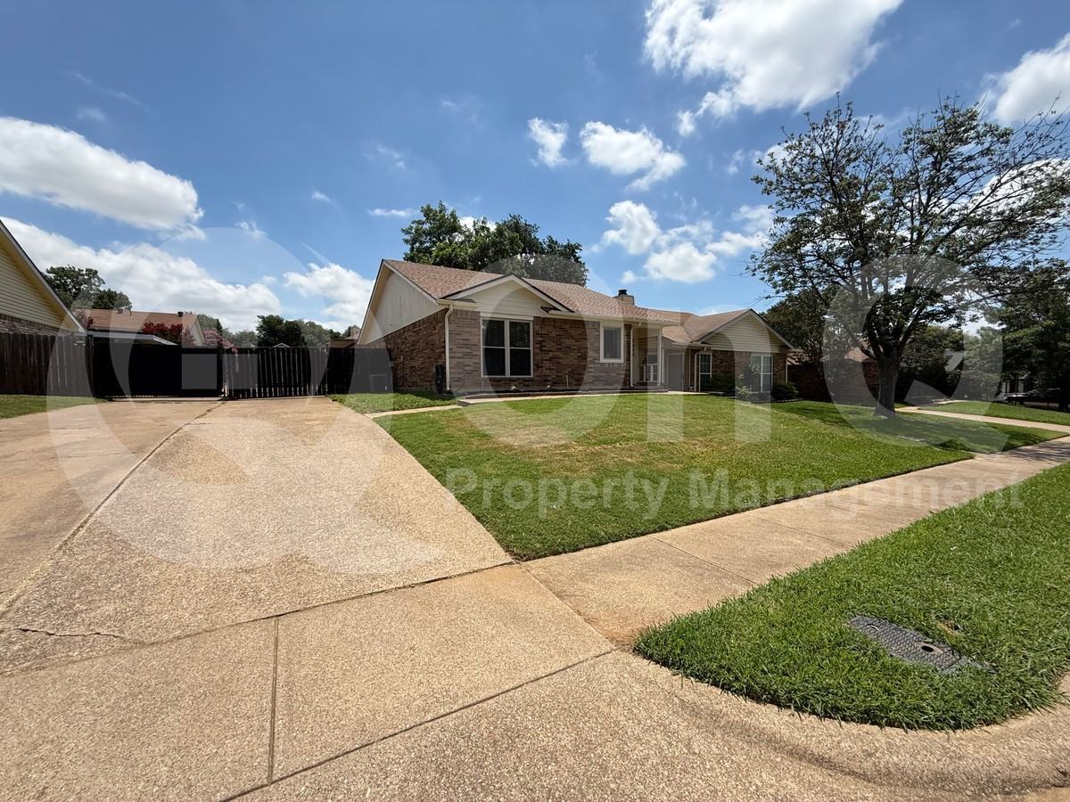 3000 Timothy Ln - Photo 4 of 19