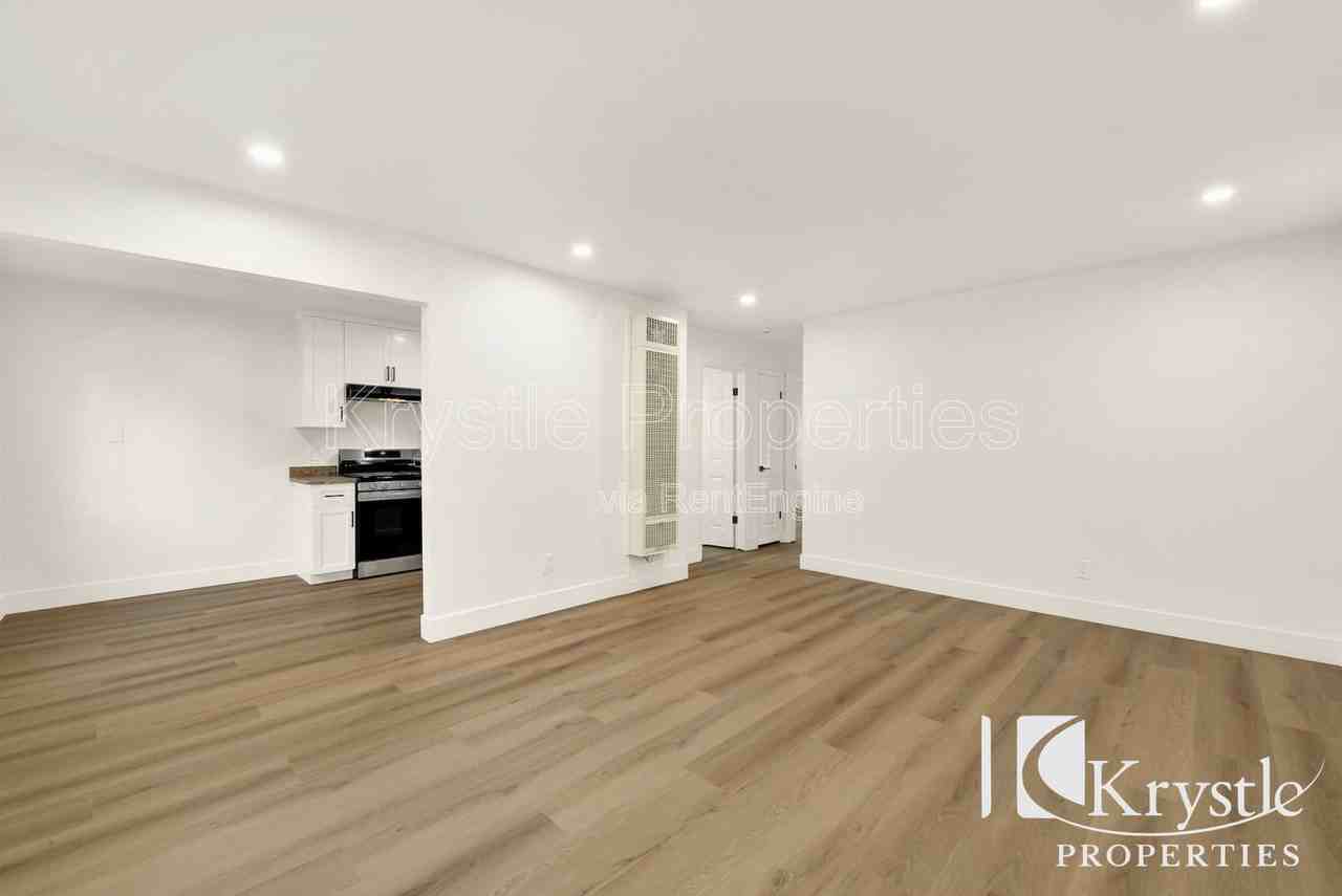 451 E L St - Photo 3 of 25