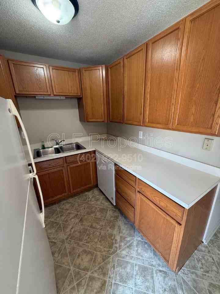 823 N 2nd St #1 - Photo 3 of 22