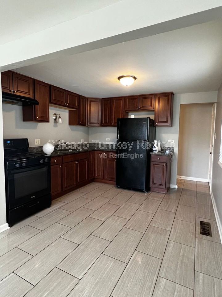 3824 168th Pl - Photo 2 of 11