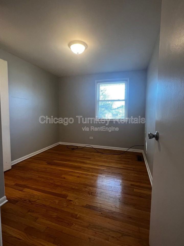3824 168th Pl - Photo 3 of 11