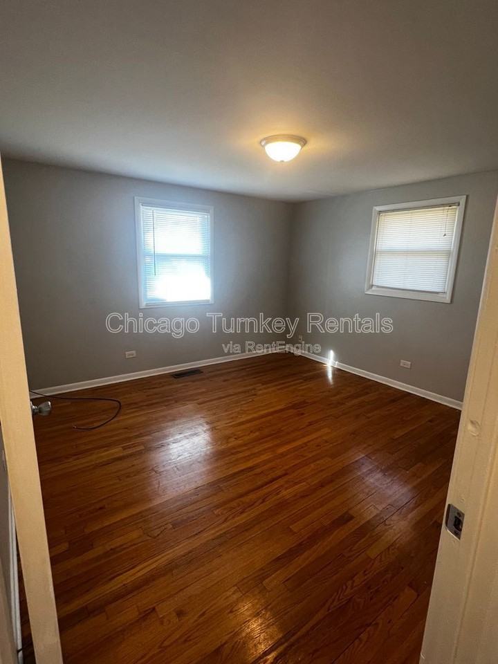 3824 168th Pl - Photo 4 of 11