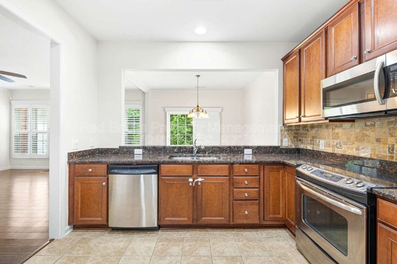 15426 Canmore St - Photo 6 of 21