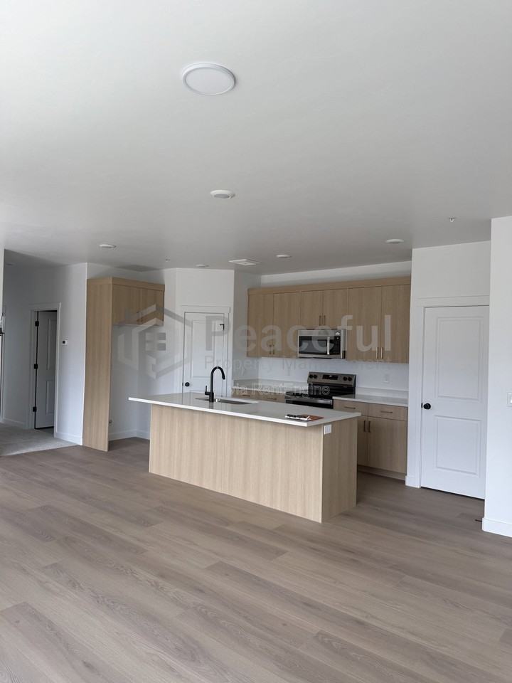 272 E 850 S #303 - Photo 2 of 18