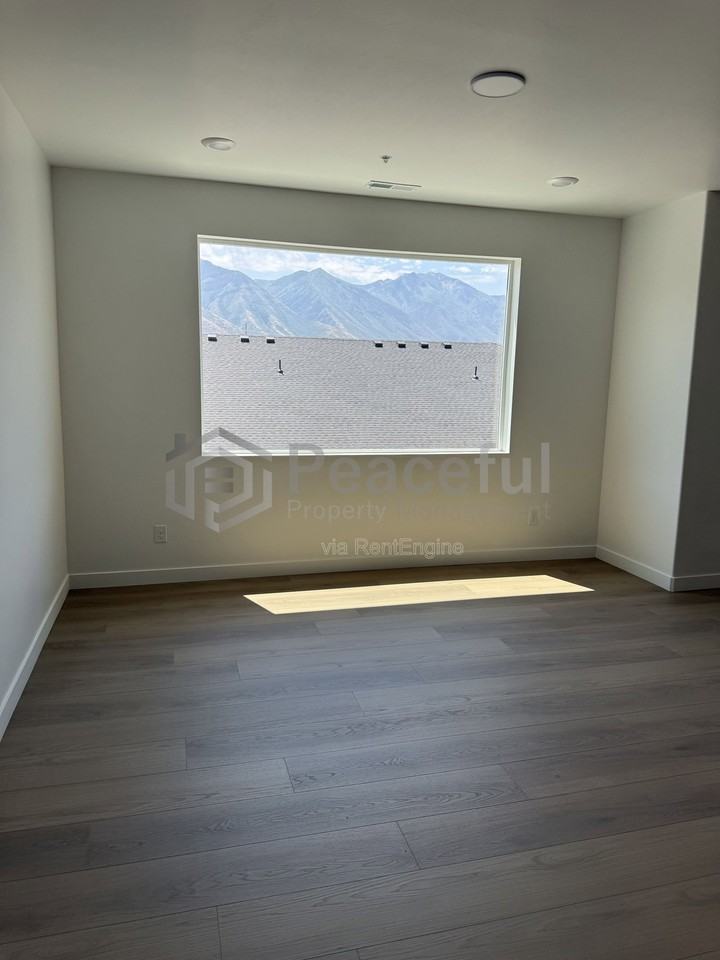 272 E 850 S #303 - Photo 5 of 18