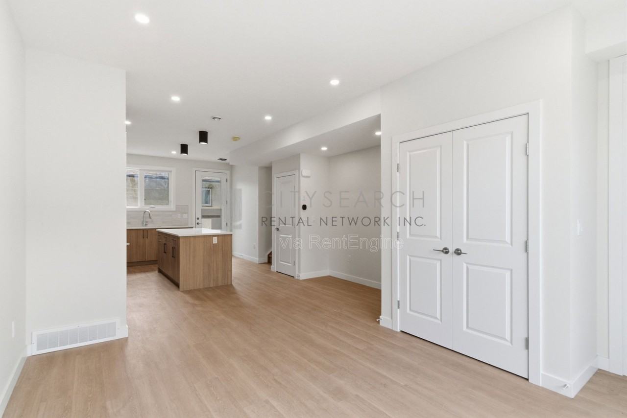 7947 47 Ave Nw #1 - Photo 3 of 27