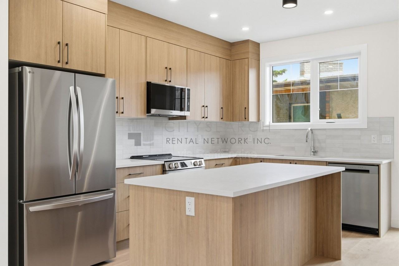 7947 47 Ave Nw #1 - Photo 4 of 27