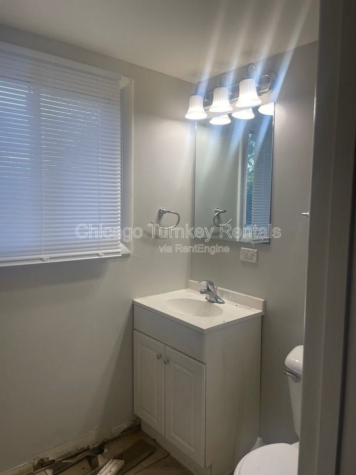 3212 Charlemagne Ave - Photo 7 of 19